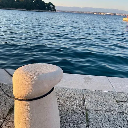 Apartma Ugljan شقة بريكو