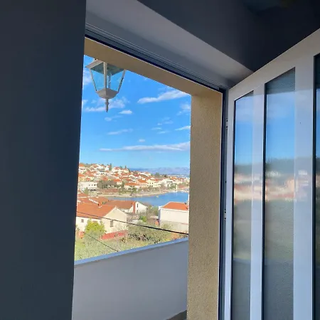 Apartma Ugljan شقة *