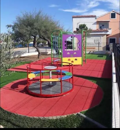 Apartma Ugljan شقة بريكو
