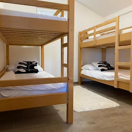Apartma Ugljan شقة